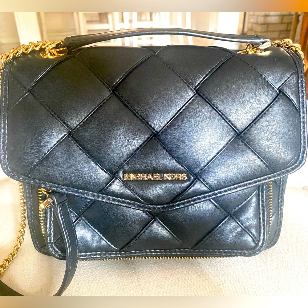 Like new authentic black Michael Kors shoulder bag/crossbody bag/2 way bag/purse